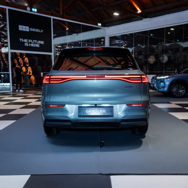 Geely estreia-se oficialmente em Portugal e traz uma surpresa: novo E2 chega ainda este ano