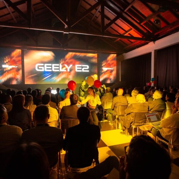 Geely estreia-se oficialmente em Portugal e traz uma surpresa: novo E2 chega ainda este ano