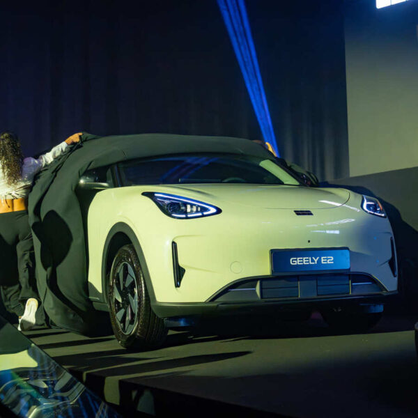 Geely estreia-se oficialmente em Portugal e traz uma surpresa: novo E2 chega ainda este ano
