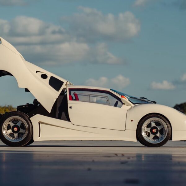 Quase ninguém se lembra dele, mas pode valer 1,2 milhões: o supercarro esquecido que chegou antes do McLaren F1