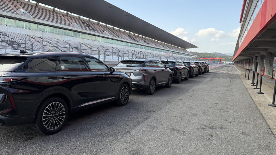 Ensaio. Driving Experience Omoda 9 SHS: o SUV híbrido plug-in que quer ser tratado como premium Ensaio. Driving Experience Omoda 9 SHS: o SUV híbrido plug-in que quer ser tratado como premium