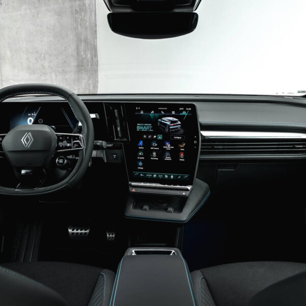 Renault simplifica o Megane elétrico e baja o preço: veja o que mudou no modelo de 220 cv