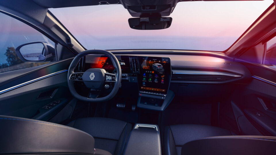 Renault simplifica o Megane elétrico e baixa o preço: veja o que mudou no modelo de 220 cv