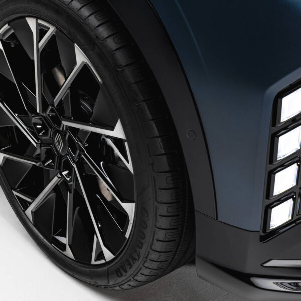 Renault simplifica o Megane elétrico e baja o preço: veja o que mudou no modelo de 220 cv