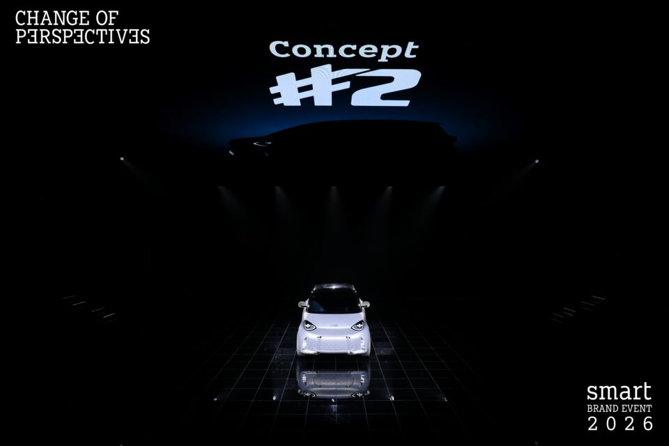 A smart revelou finalmente o sucessor do seu carro mais famoso. Tem dois lugares, é elétrico e cabe em quase todo o lado