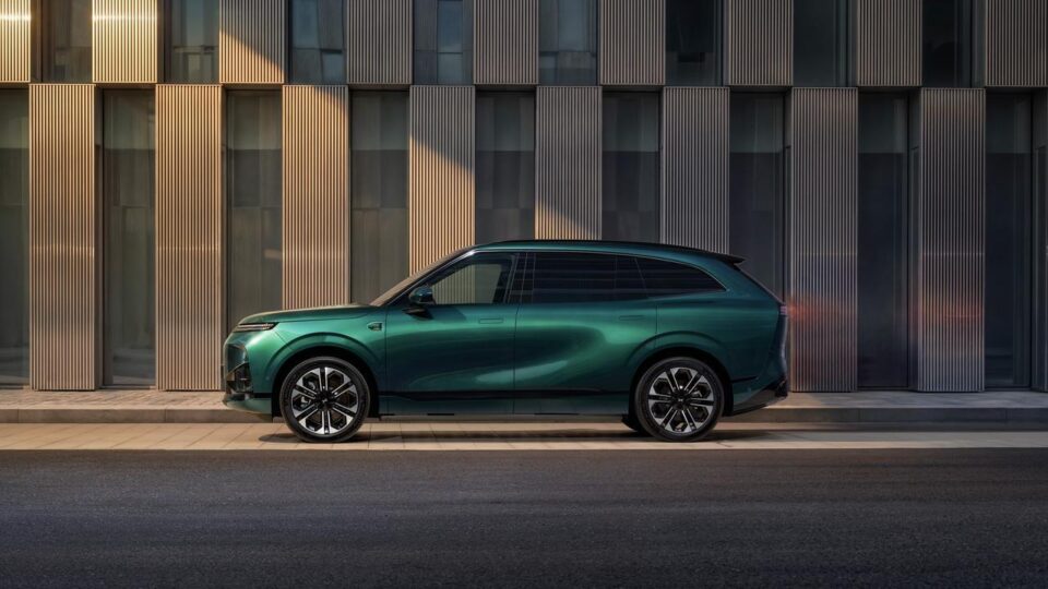 A XPENG quer levar o luxo elétrico a outro nível. E o novo G9L tem mais do que uma surpresa na manga