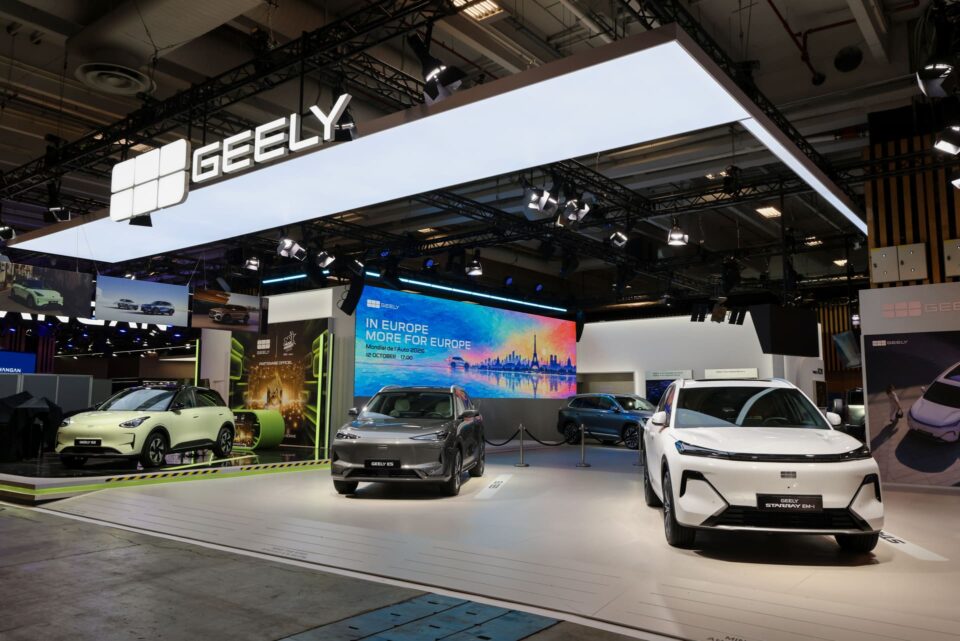 A Geely tem um novo SUV híbrido para conquistar a Europa. Chama-se Monjaro e acaba de ser revelado em Paris