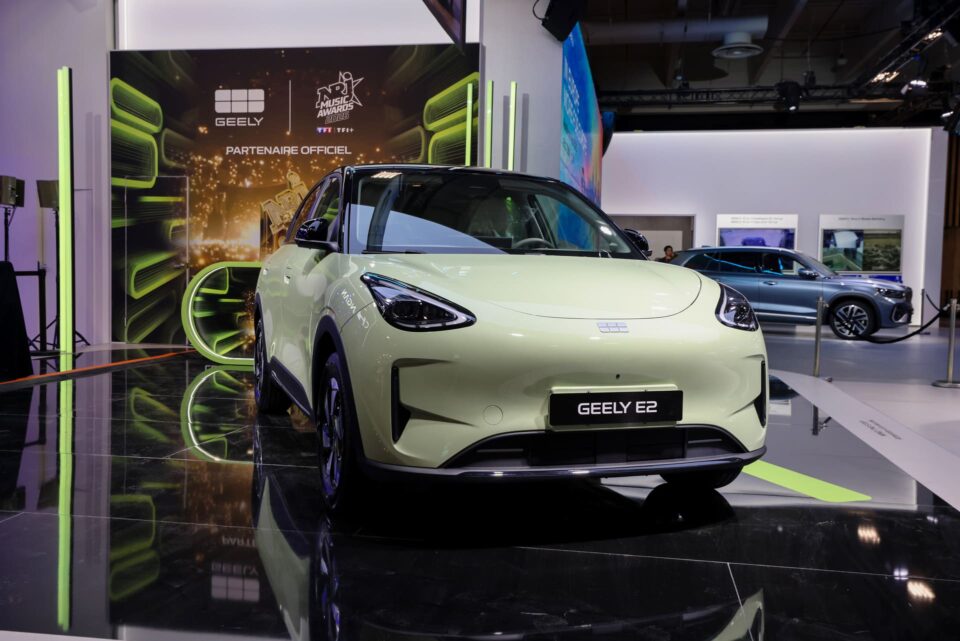 A Geely tem um novo SUV híbrido para conquistar a Europa. Chama-se Monjaro e acaba de ser revelado em Paris