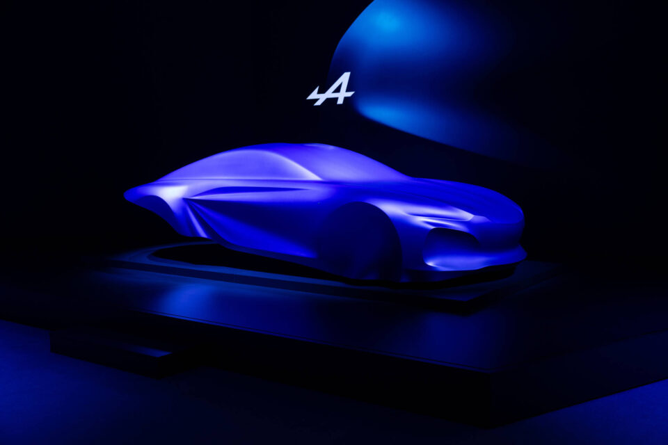 O futuro da Alpine começou a ganhar forma em Paris: clássicos reinventados e uma nova geração de desportivos. O que aí vem?