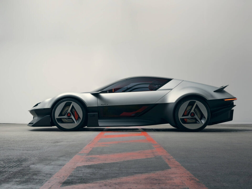 O futuro da Alpine começou a ganhar forma em Paris: clássicos reinventados e uma nova geração de desportivos. O que aí vem?
