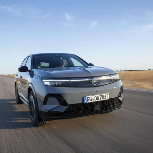 Opel leva mais de 800 cv à Fórmula E e revela o futuro das carrinhas elétricas no Auto Zürich 2026